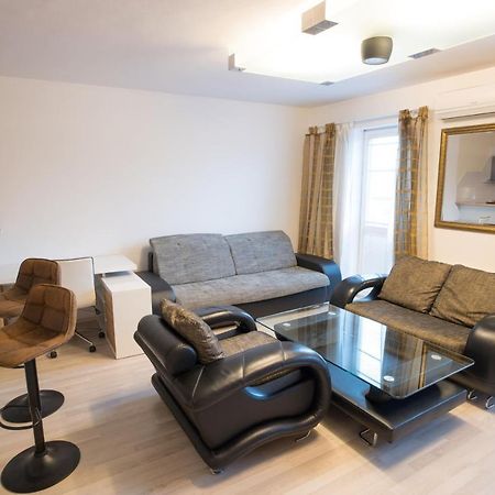 Apartment Vodni With Parking Brno Exterior photo